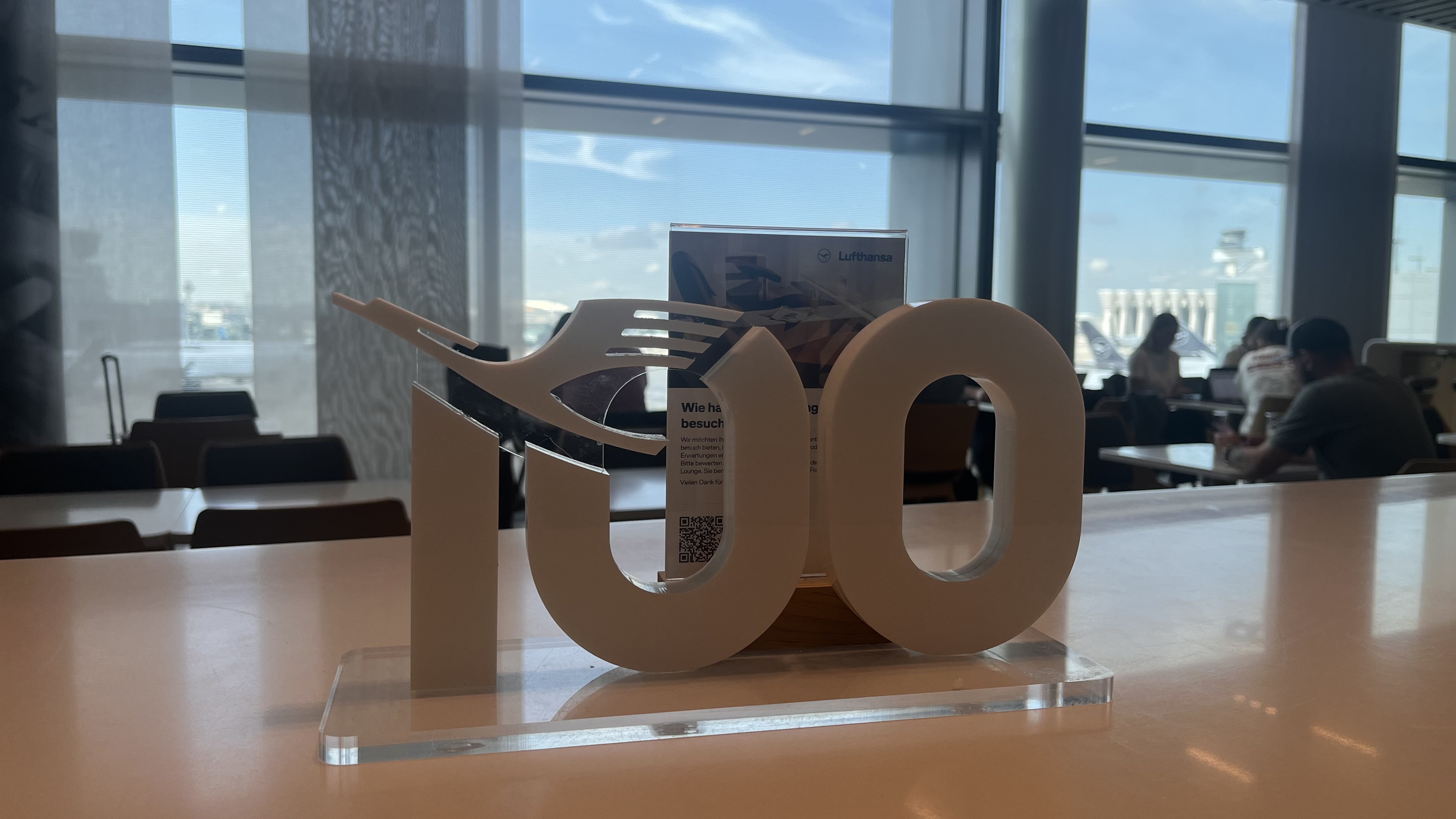Dettagli centenario Lufthansa in Business Lounge Francoforte