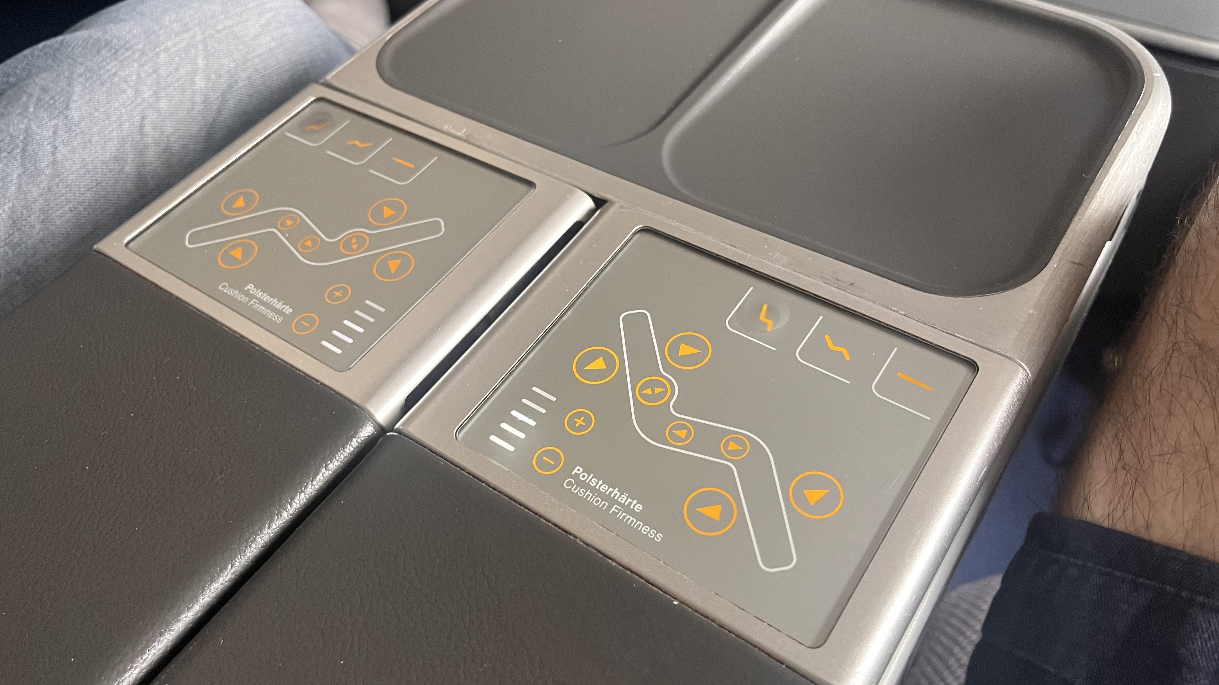 Regolazione seduta in Lufthansa Business Class DEN_FRA su A350