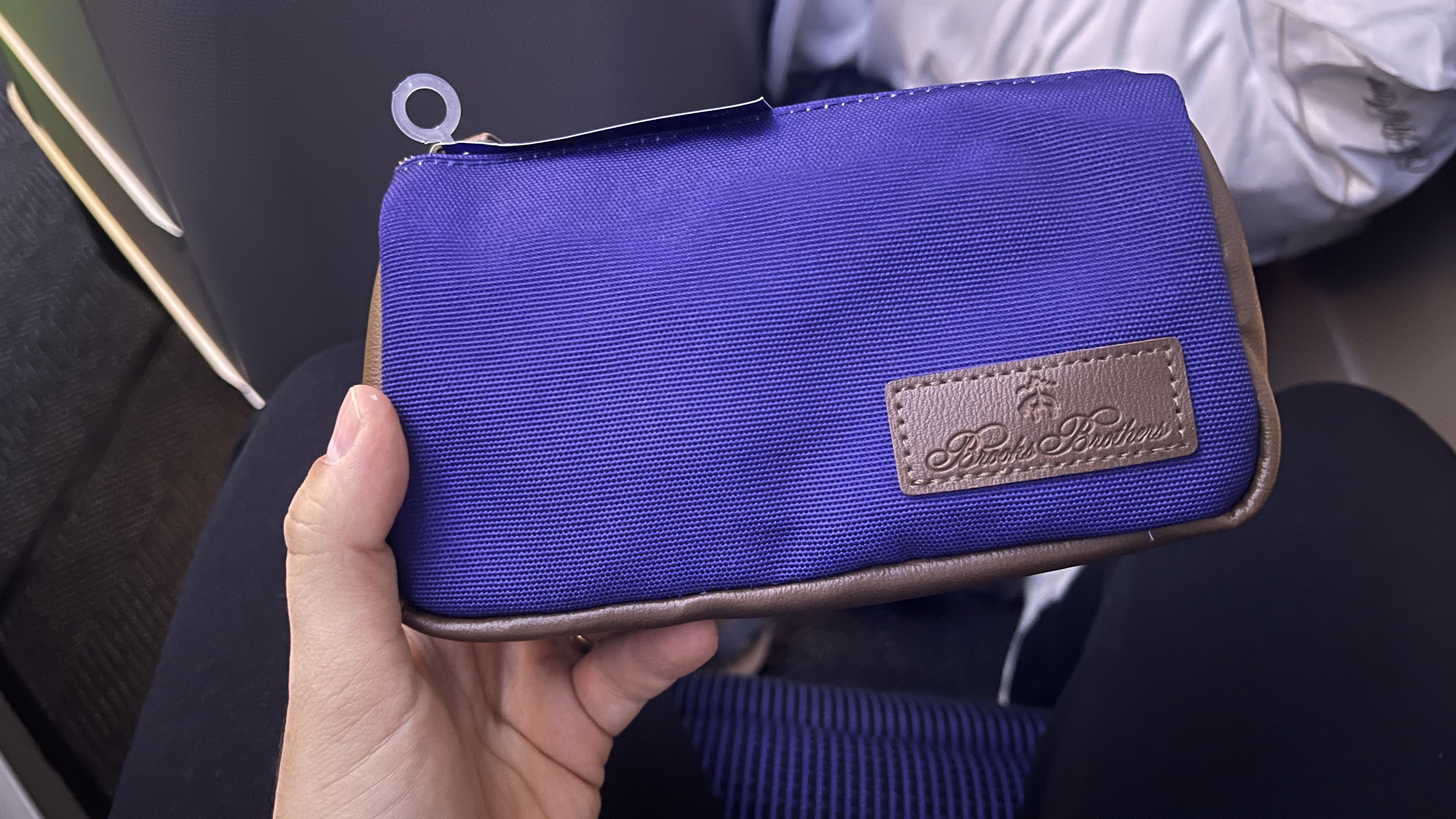 Trousse Brooks Brothers fornito da United Polaris Business Class FRA-DEN sul Boeing 787-9